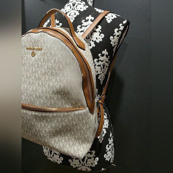 Michael Kors Valerie Medium Backpack Vanilla MK Signature 12x9 - Picture 3 of 15